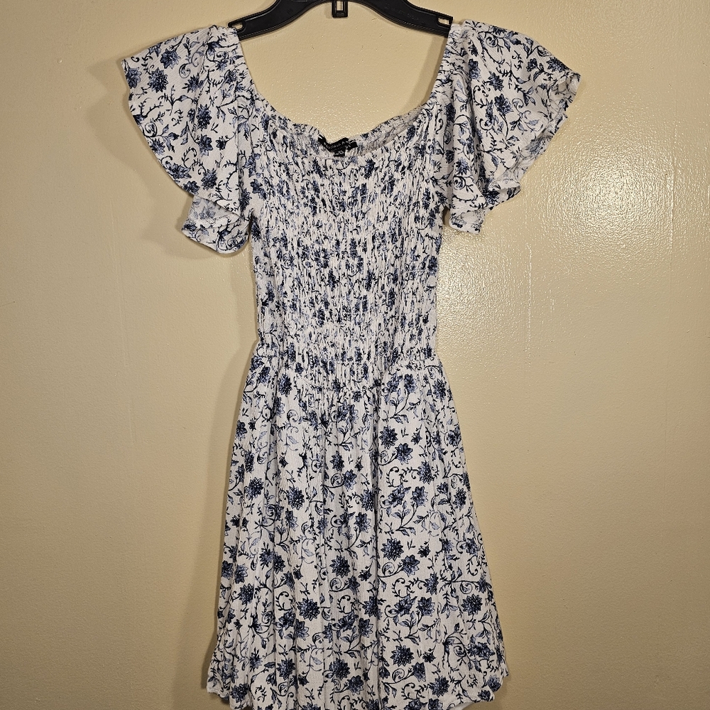 Kendall and Kylie floral dress XS
(INV#A16)